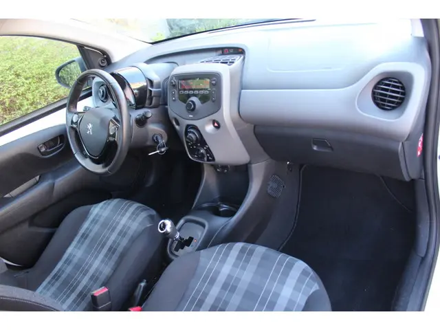 Peugeot 108 1.0 e-VTi Active Automaat 2019 Benzine 12