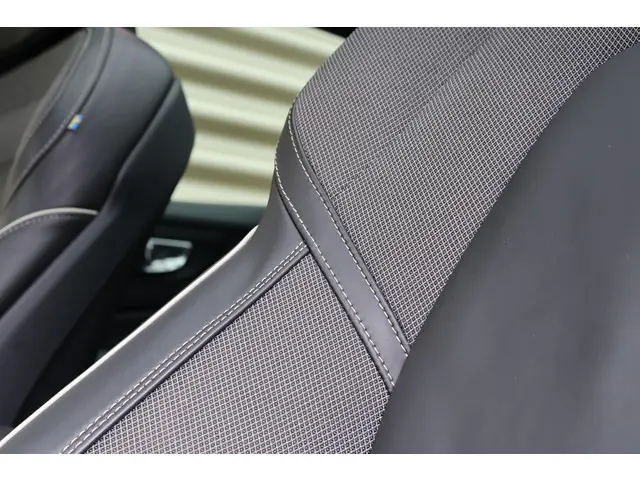 Volvo V60 T6 Recharge AWD R-Design 2022 Hybride Benzine 34