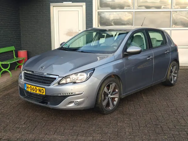 Peugeot 308 1.2 Automaat PureTech Allure NAVI 2017 Benzine