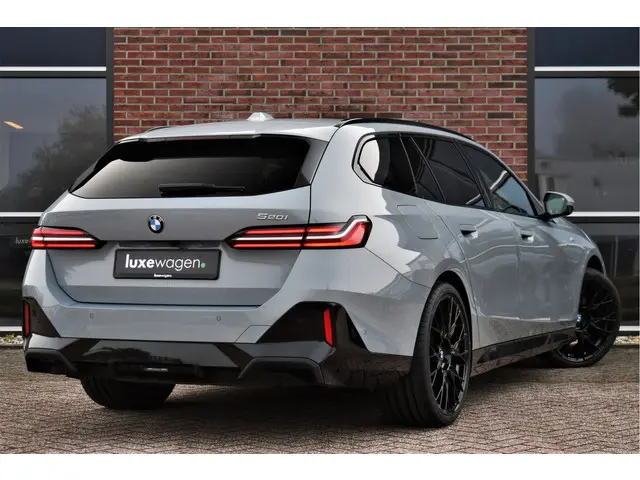 BMW 5 Serie Touring 520i M-Sport 2024 Benzine 2