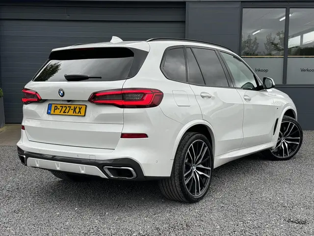 BMW X5 xDrive40i High Executive 7p. 2019 Benzine 2
