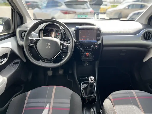 Peugeot 108 1.0 e-VTi Première 2015 Benzine 9
