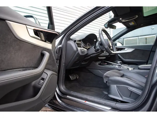 Audi A4 Avant 45 TFSI quattro edition one 2020 Benzine 11