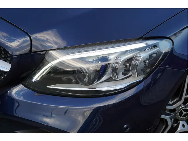 Mercedes-Benz C-Klasse C 180 AMG line 2020 Benzine 25