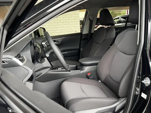 Toyota RAV4 2.5 Hybrid Team D 2024 Hybride Benzine 27