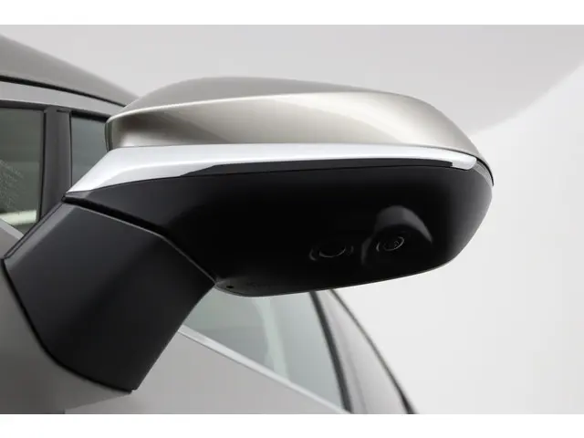 Lexus NX 450h+ AWD President Line 2025 Hybride Benzine 36