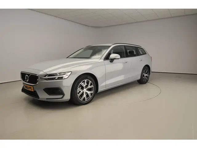 Volvo V60 2.0 B3 Essential Edition 2024 Benzine 40