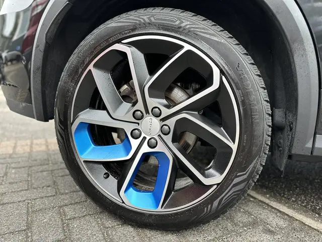 Lynk & Co 01 2