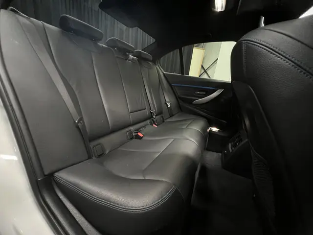 BMW 3 Serie 330i M Sport Edition 2018 Benzine 31