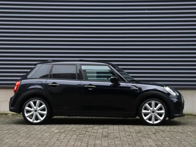 MINI 5-Deurs Cooper 2023 Benzine 5