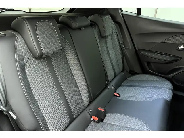 Peugeot 2008 1.2 PureTech 100pk Allure 2024 Benzine 16