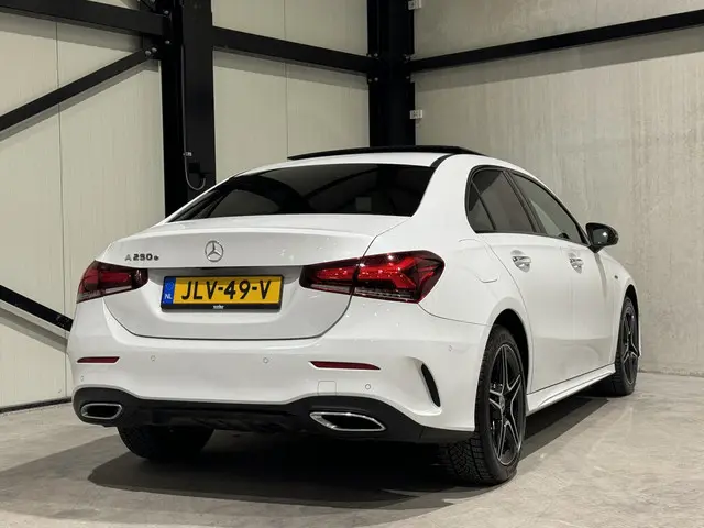 Mercedes-Benz A-Klasse 250 e AMG 2020 Hybride Benzine 30