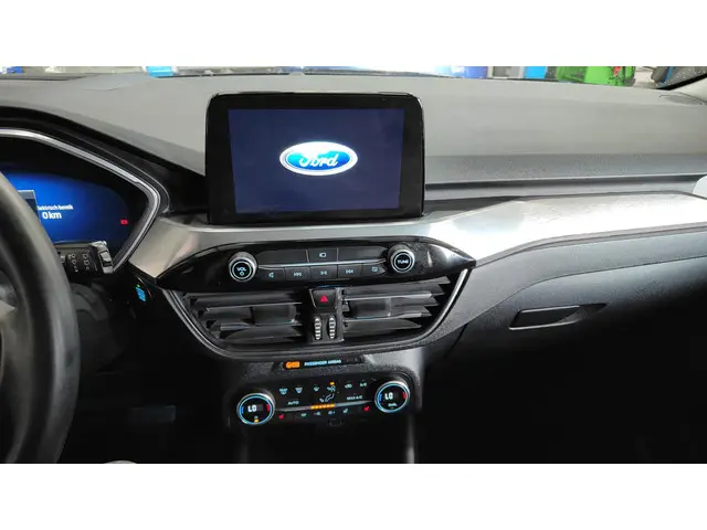 Ford Kuga 2.5 PHEV Titanium 2022 Hybride Benzine 12