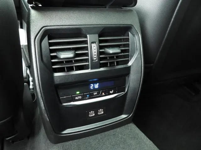 BMW 3 Serie Sedan 318i 2025 Benzine 18