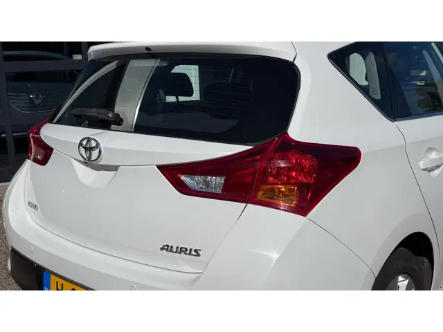 Toyota Auris 1.6 Aspiration 2013 Benzine 12