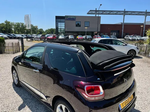 Citroën DS3 CABRIO 1.2 So Chic Clima, 31000km! 2015 Benzine