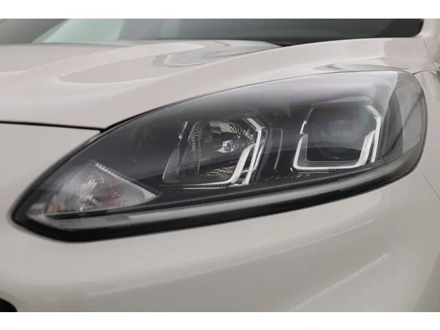 Ford Kuga 2.5 MHEV ST-Line 190pk 2022 Hybride Benzine 32