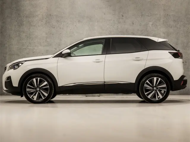 Peugeot 3008 1.2 PureTech Premium Sport 2020 Benzine 2