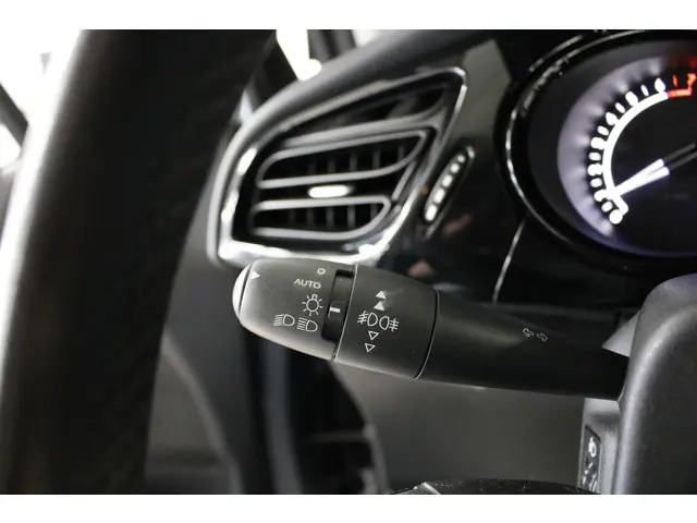 Citroën C3 1.2 PureTech Exclusive 2015 Benzine 26