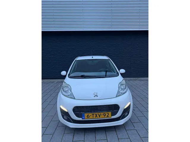 Peugeot 107 1.0 Active 2014 Benzine 11