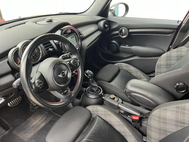 MINI Cooper 1.5 Chili Serious Business 2017 Benzine 18