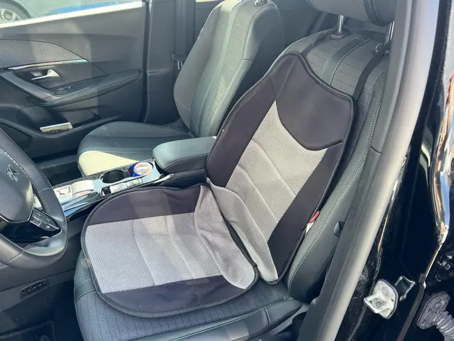 Peugeot e-2008 EV Allure 50 kWh 2022 Elektrisch 7