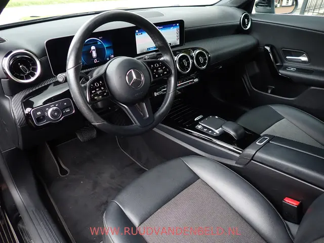 Mercedes-Benz CLA Shooting Brake 180 2020 Benzine 8
