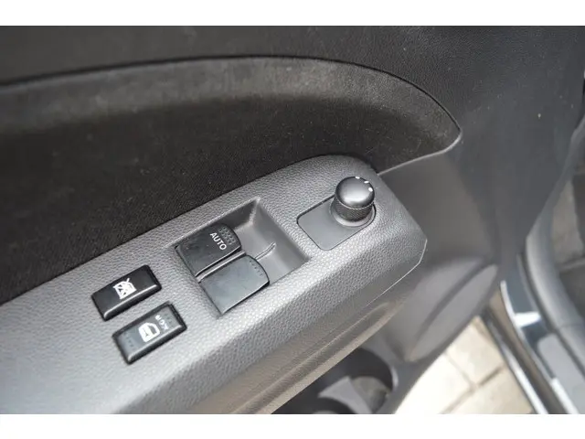 Suzuki Splash 1.0 VVT Comfort EASSS 2015 Benzine 21