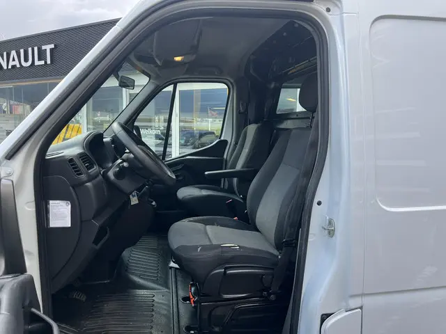 Renault Master T33 2.3 dCi 135 L2H2 Comfort 2021 Diesel 4