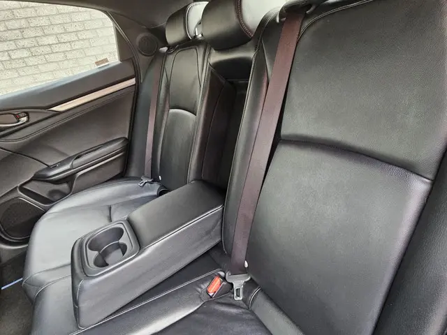 Honda Civic 1.0 i-VTEC Premium Leer/Pano-dak 2018 Benzine 19