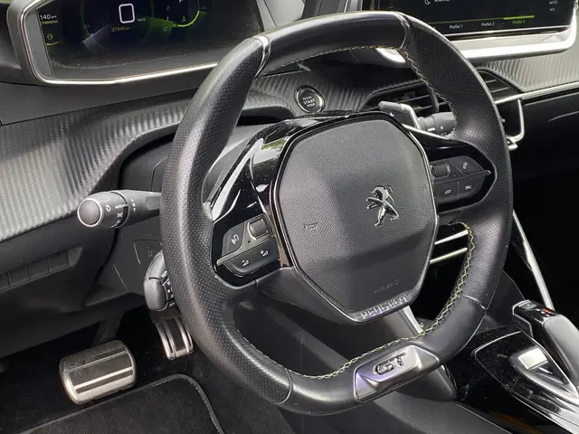 Peugeot 208 1.2T 130pk Automaat GT 2021 Benzine 15