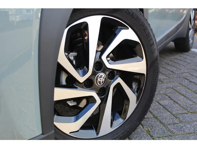 Toyota Aygo X 1.0 VVT-i MT Pulse Bi-tone 2024 Benzine 6