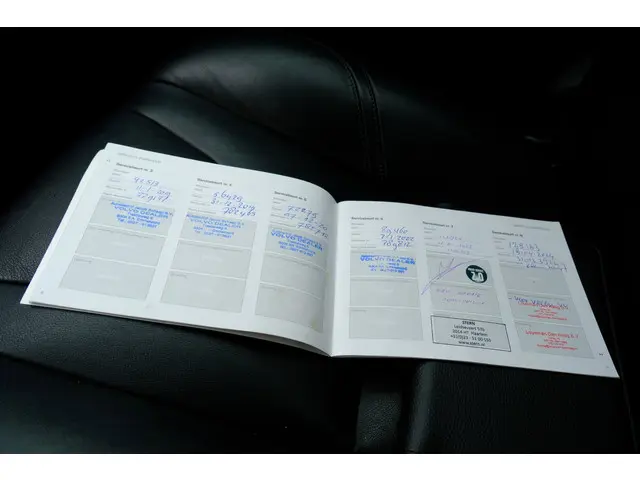 Volvo V40 2.0 T3 Nordic+ Pano|Xenon|Leder|Navi 2016 Benzine 21