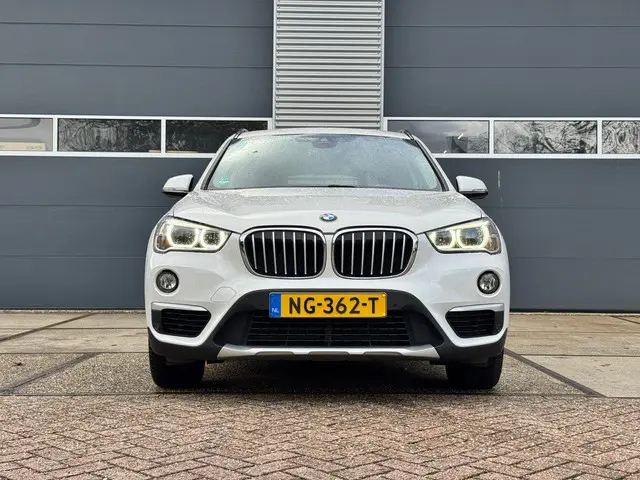 BMW X1 sDrive18i Centennial High Executive 2017 Benzine 4
