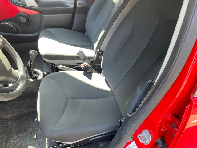 Toyota Aygo 1.0 VVT-i Now 2013 Benzine 11