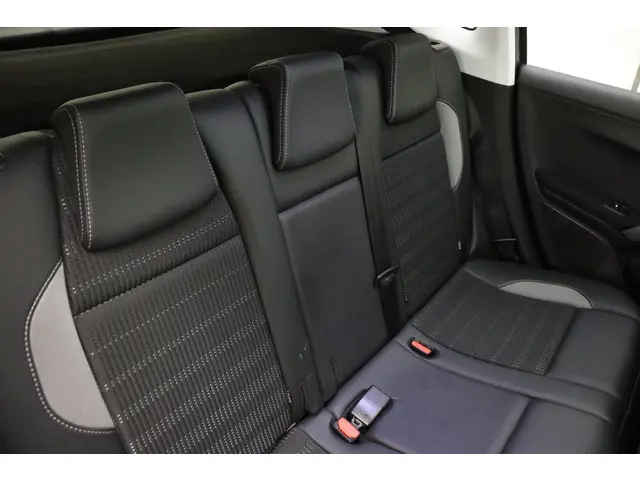Peugeot 2008 1.2 PureTech 110pk Allure 2017 Benzine 16