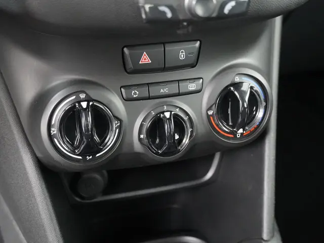 Peugeot 208 1.0 PureTech Access 2015 Benzine 17