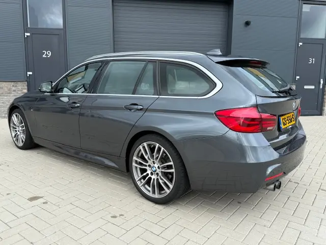BMW 3 Serie Touring 330i xDrive M Sport 2015 Benzine 15