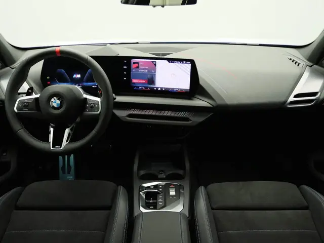BMW 1 Serie 5-deurs M135i xDrive 2025 Benzine 31