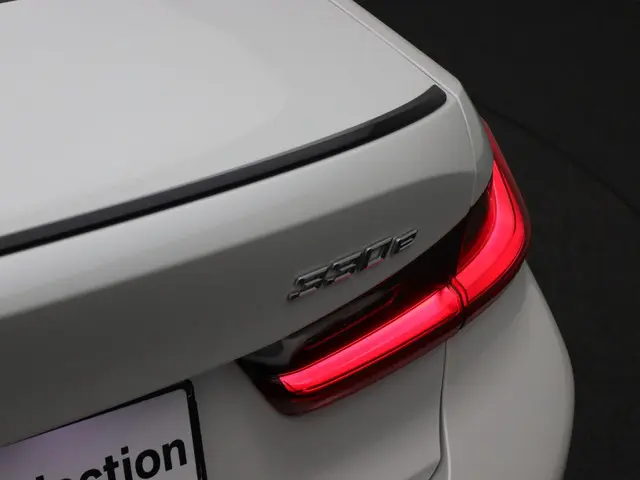 BMW 3 Serie Sedan 330e 2023 Hybride Benzine 33