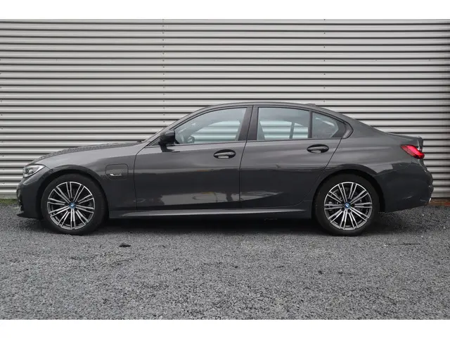 BMW 3 Serie 320e M-Sport 2022 Hybride Benzine 2