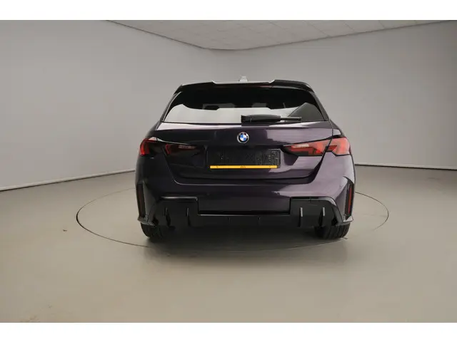 BMW 1 Serie 5-deurs 120 2025 Benzine 6