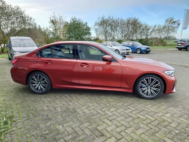 BMW 3 Serie 330i High Executive 2019 Benzine 18