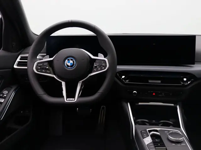 BMW 3 Serie Sedan 330e 2025 Hybride Benzine 7