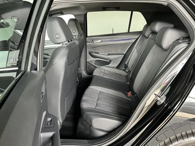 Volkswagen Golf 1.5 eTSI Edition 50 2024 Hybride Benzine 18