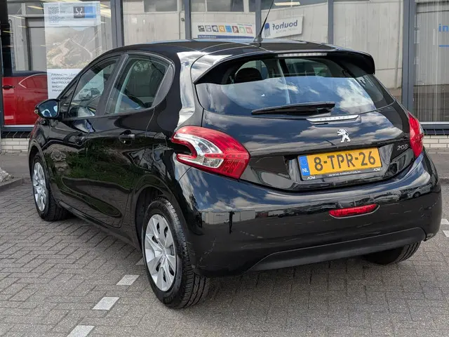Peugeot 208 1.0 VTi Access 2014 Benzine 17