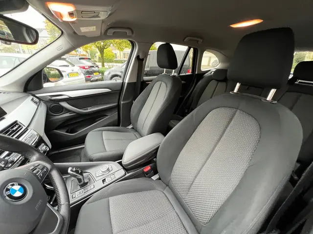 BMW X1 SDrive18i Executive Automaat 2020 Benzine 10