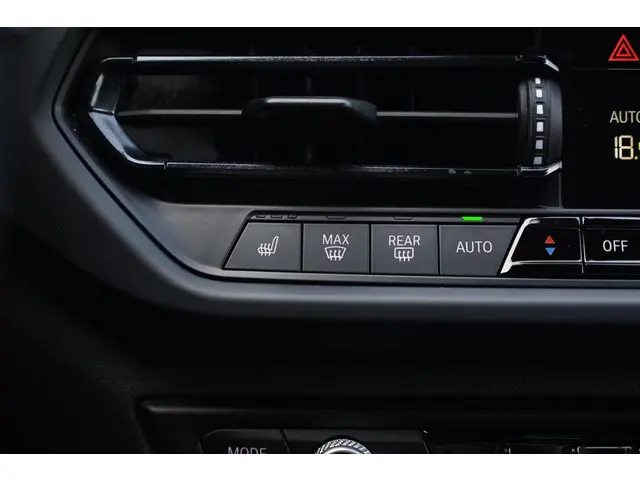 BMW 1 Serie 118i High Executive 2021 Benzine 36