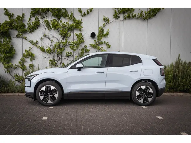 Volvo EX30 Extended Range Core 69 kWh 2025 Elektrisch 4