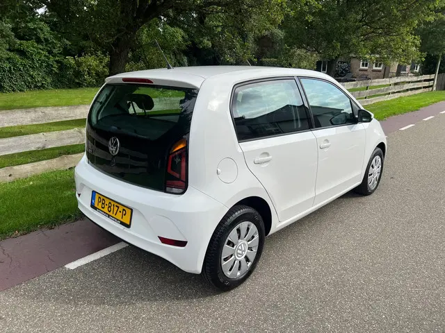 Volkswagen up! 3